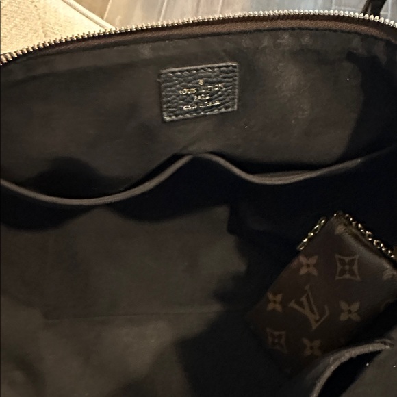 Louis Vuitton bag - Picture 6 of 8